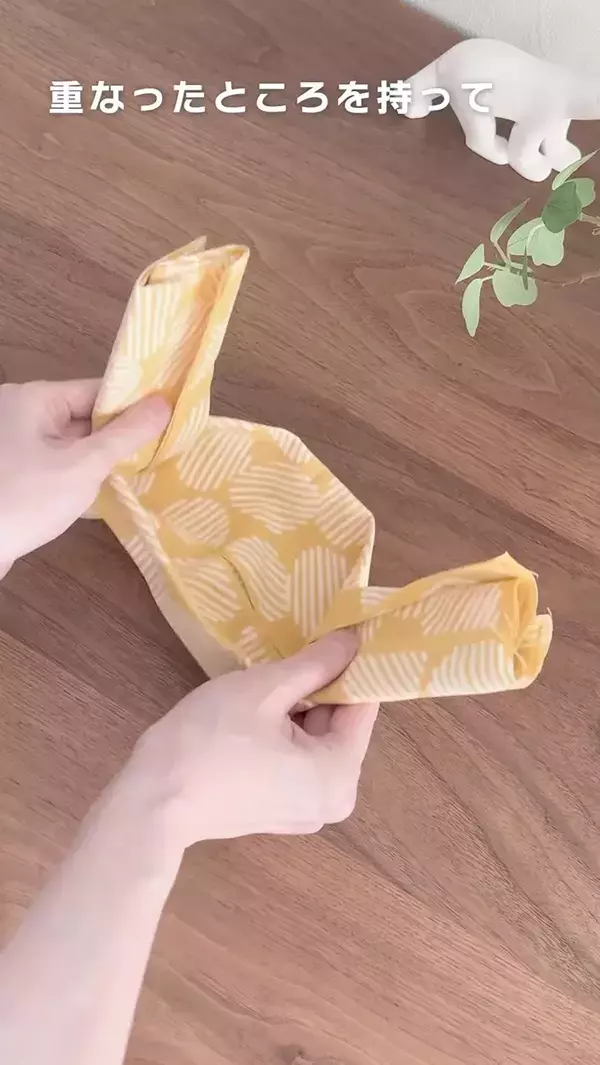 1枚の手ぬぐいを折るだけで？　30秒で小物収納に使える『バスケット』が作れた【簡単手順】