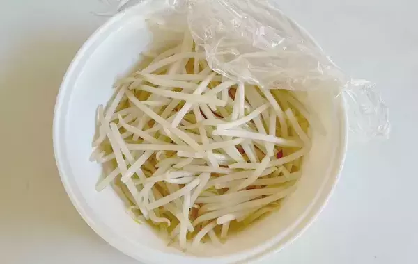 箸が止まらん…　夫が絶賛した、モヤシと『あの国民的ふりかけ』の節約副菜にリピ確定【レシピ】