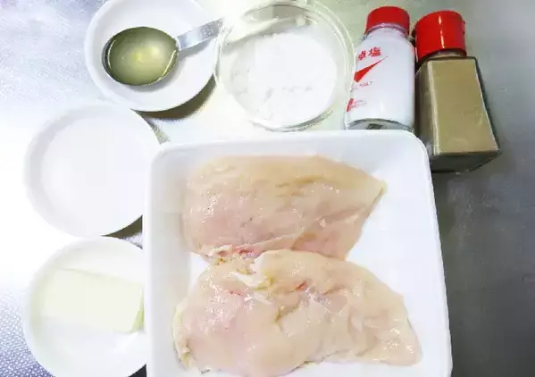 鶏むね肉はこう使う！　包丁いらずで驚くほどジューシーな絶品レシピ