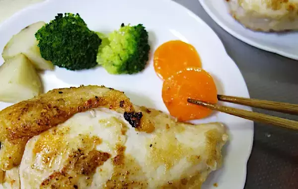 鶏むね肉はこう使う！　包丁いらずで驚くほどジューシーな絶品レシピ