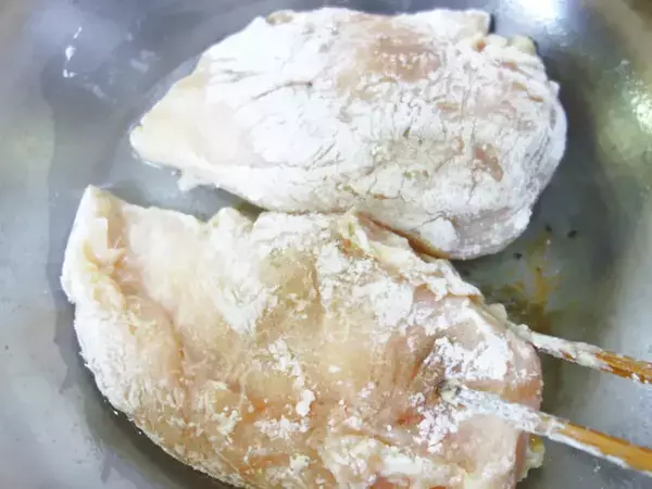 鶏むね肉はこう使う！　包丁いらずで驚くほどジューシーな絶品レシピ