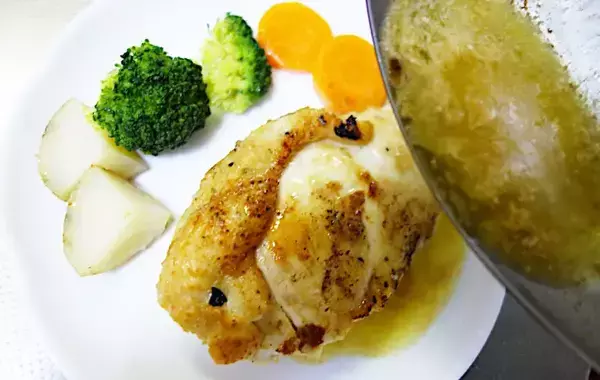 鶏むね肉はこう使う！　包丁いらずで驚くほどジューシーな絶品レシピ