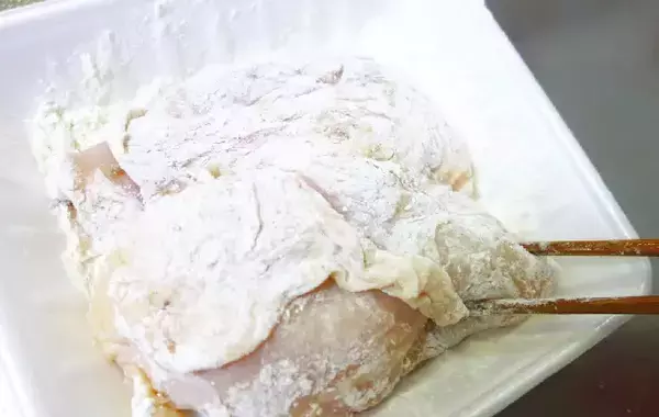 鶏むね肉はこう使う！　包丁いらずで驚くほどジューシーな絶品レシピ