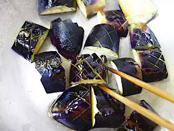 『冷やし中華のつゆ』あれば作って！　ナス料理が“店の味”になる簡単レシピ