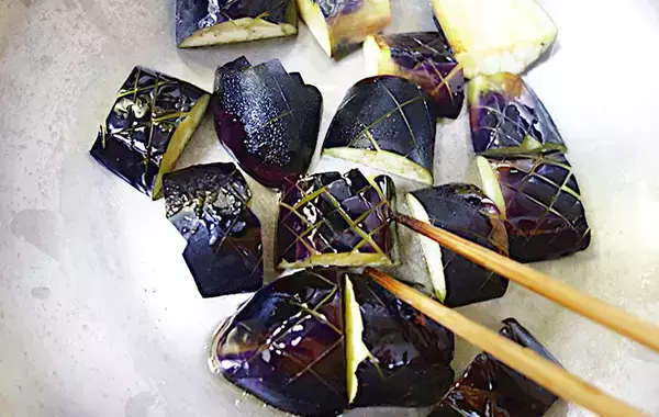 『冷やし中華のつゆ』あれば作って！　ナス料理が“店の味”になる簡単レシピ