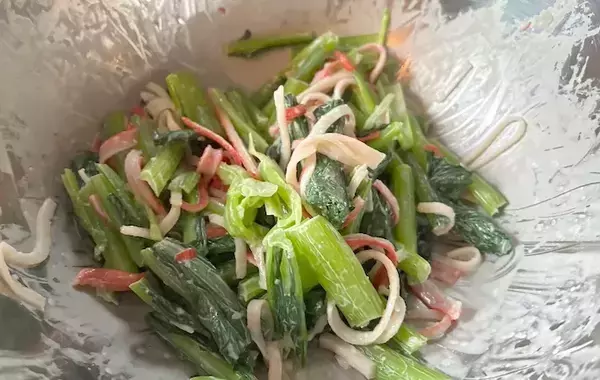 クセになる刺激！小松菜のツンまろ和えが止まらない