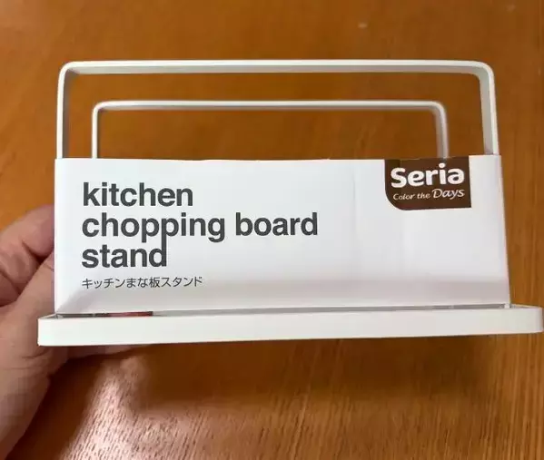 キーボードや手帳、積み重ねるのをやめてみた　100均グッズで変わったデスクがこちら