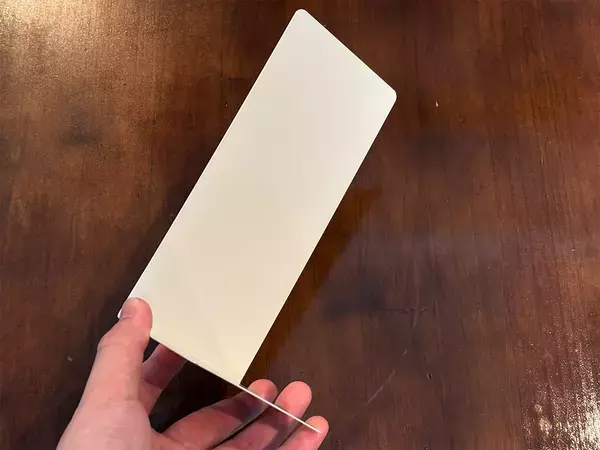 100均で買った『ブックエンド』　小物トレイと組み合わせると…「これは助かる！」