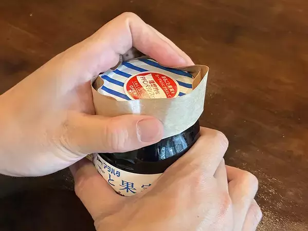 蓋が固くて開かない瓶、ガムテープで解決！　20cm切る『一工夫』に「実用的」