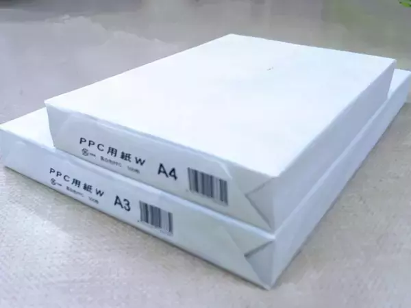 拭き掃除が面倒な引き出し…　余った『A4用紙』を折るだけで？「画期的なアイディア」【整理テク4選】