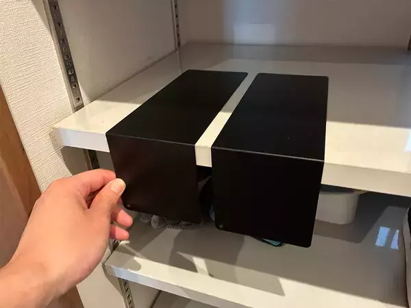 3分で玄関にオシャレな『浮かせる収納』が完成！　100均アイテム4種の簡単な活用法
