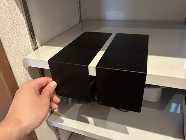 3分で玄関にオシャレな『浮かせる収納』が完成！　100均アイテム4種の簡単な活用法