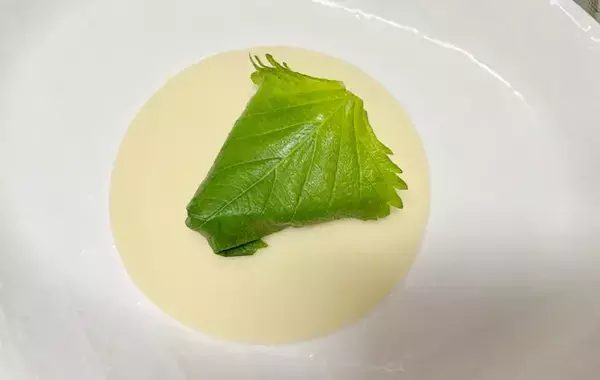 材料3つだけ！　餃子の皮で包む簡単つまみに「1箱分じゃ足りなかった」