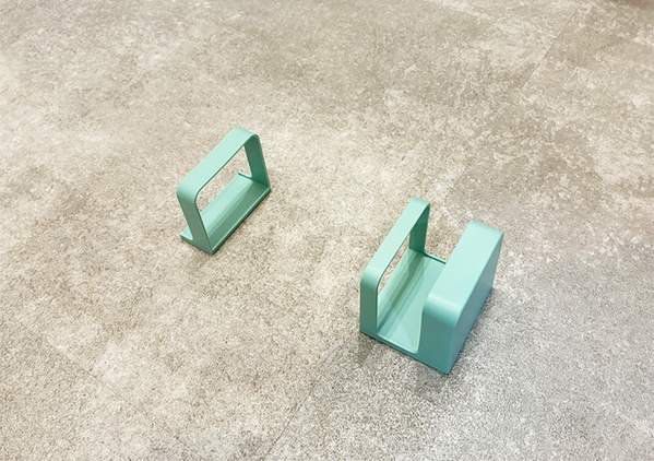 100均のマグネット傘立てを「洗面所」で使う収納ワザ　洗濯機にペタッと貼ると…「試して損なし」