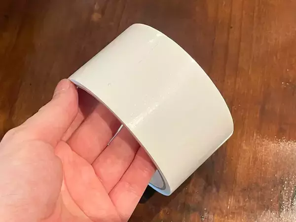 ガムテープの端の目印、折って作るのもったいない…　文房具を挟んでみたら「一目で分かる」「イライラが減る」