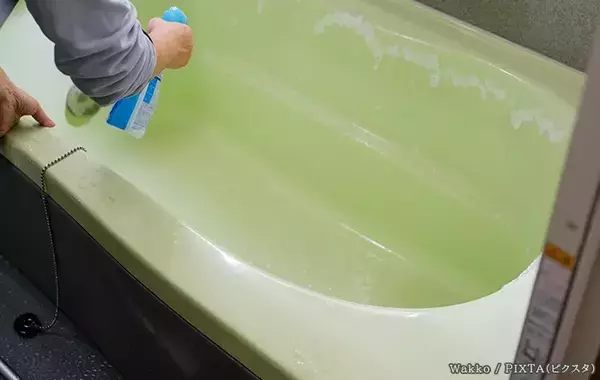 ティッシュ1枚で全然変わる！　ダスキンに聞いた、カビ取り剤の効果的な使い方