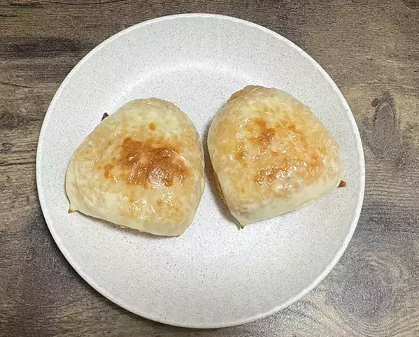 材料費も手間も最小限！ 混ぜてトースターに入れるだけ、簡単『洋風』焼きおにぎり