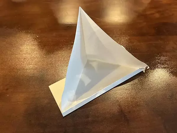 スマホが立たないイライラ、ノート1枚だけで解決！　自衛隊が教える『スタンド』の作り方