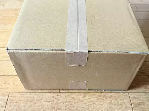 ダンボールはカッターで開けません！　押すだけの方法に「もっと早く知りたかった」【片づけテク4選】