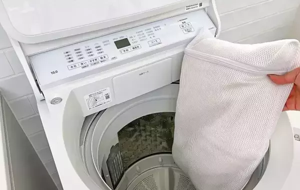 穴が開いた洗濯ネット、捨てる？まだ使える？　洗濯のプロの「正解」は…