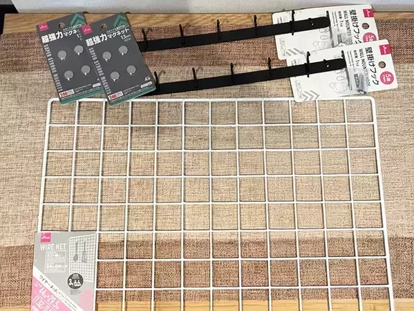 100均アイテムだけで、洗濯機横に収納スペース作る方法　アイディアに「これ気に入った」