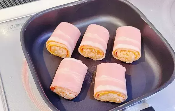 ベーコンとチーズでご飯を巻くと？　「5個があっという間に消えた」絶品おにぎりアレンジ