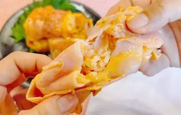 ベーコンとチーズでご飯を巻くと？　「5個があっという間に消えた」絶品おにぎりアレンジ