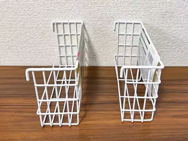 ワイヤーネットに掛けるだけ！　狭いキッチンが快適になる「ワイヤーネットラック」活用法【ダイソー取材】