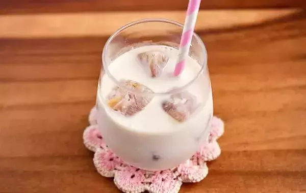 製氷皿に紅茶と桃缶を入れて…　管理栄養士が試した夏ドリンクに「薄まらない！」「家でも大満足」