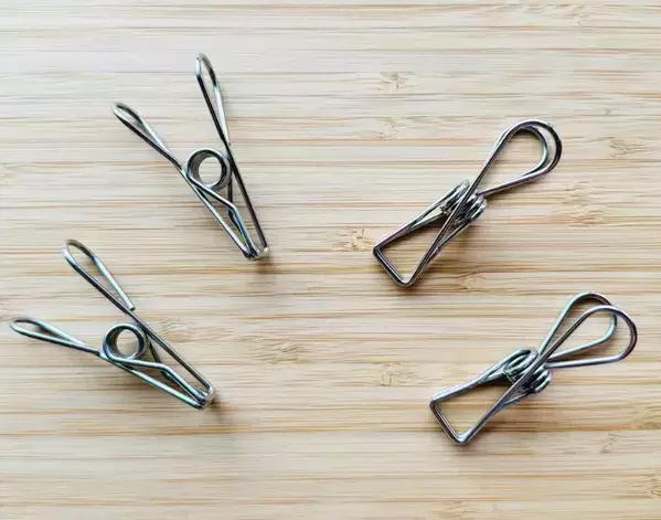 洗濯物にピンチの跡がくっきり　そのまま収納できる『優れもの』が？【洗濯テク4選】