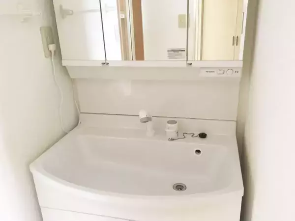 蛇口まわりはゴシゴシこすらないで！　アクリルたわしで水あかが消える方法【掃除術4選】