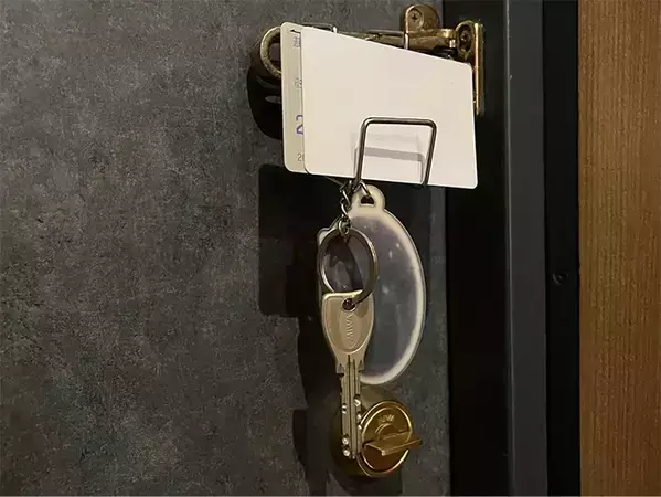 「どこに置けばいい？」が消えた　『無印良品』のフックの意外な活用法が便利すぎる