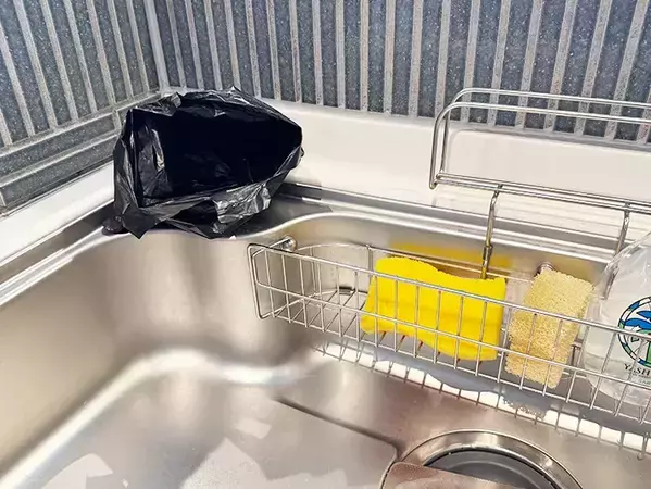 スリコのゴミ袋、取り出したら「え、不良品！？」　実はこれが『便利』で…