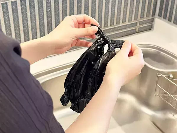 スリコのゴミ袋、取り出したら「え、不良品！？」　実はこれが『便利』で…