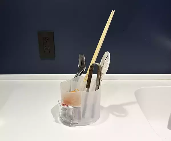 『ペンホルダー』をキッチンに置くと？　調理器具がフィットして便利！