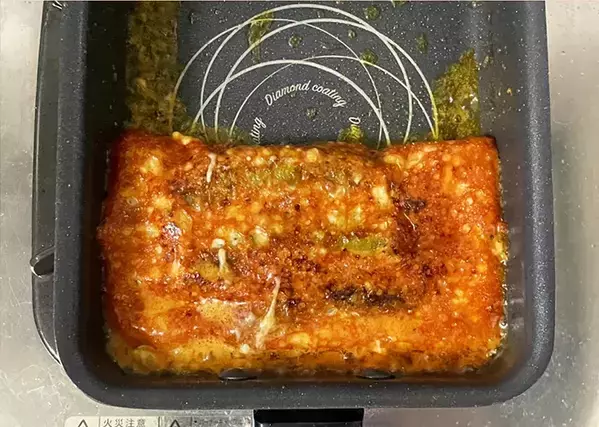玉子焼き器で焼いたのは『卵』ではなく…　カリカリチーズが病みつきになる一品に「食べる手が止まらない」