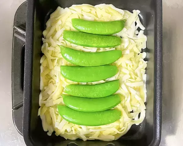 玉子焼き器で焼いたのは『卵』ではなく…　カリカリチーズが病みつきになる一品に「食べる手が止まらない」