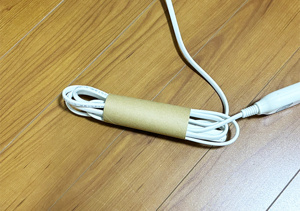 トイレットペーパーの芯、捨てずに活用する『裏ワザ』　穴に通したのが…