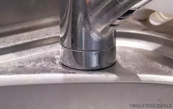 アース製薬に聞いた！　蛇口や鏡についた「ガンコな水垢」の対策方法は？