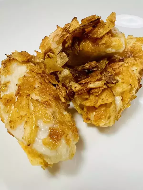 味付け不要！ポテトチップスを衣にする『揚げない鶏むね焼き』が手軽でザクザク
