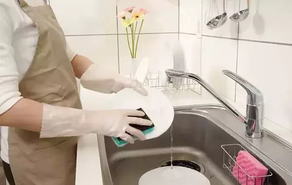 使用後のキッチン用手袋、どうしてる？　メーカーに聞いた「お手入れのコツ」