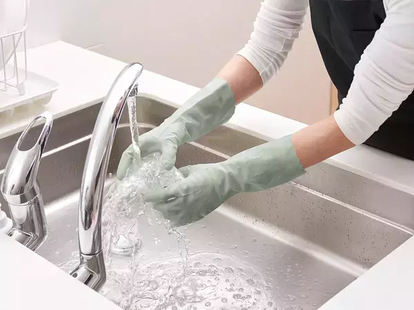 使用後のキッチン用手袋、どうしてる？　メーカーに聞いた「お手入れのコツ」