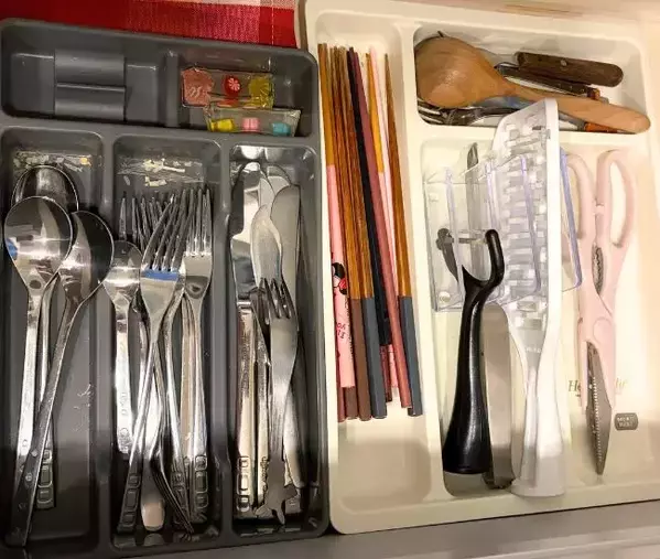キッチンに『メモスタンド』を置くだけ！　調理器具が取り出しやすくなる「じゃない使い方」