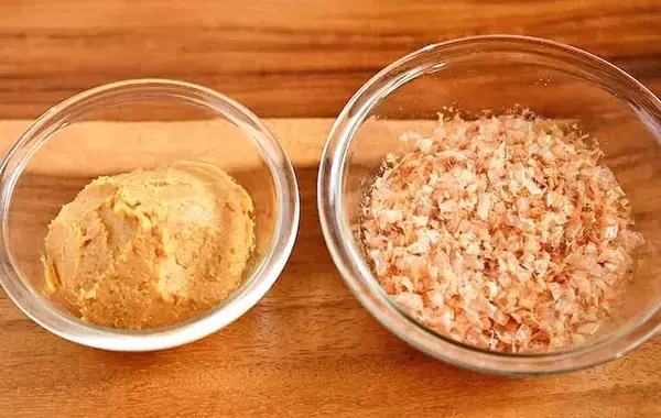 味噌を製氷皿に詰めるだけ！　管理栄養士が試した保存テクに「1人分にピッタリ」