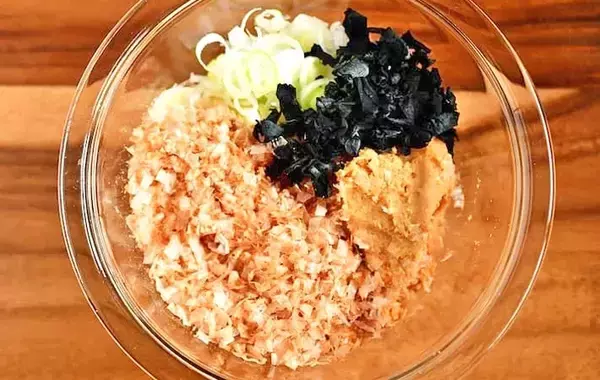 味噌を製氷皿に詰めるだけ！　管理栄養士が試した保存テクに「1人分にピッタリ」