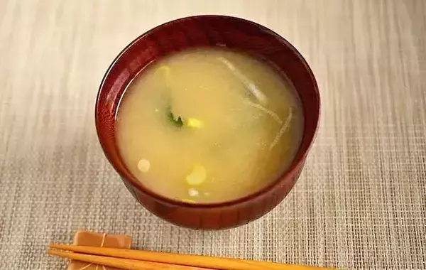 味噌を製氷皿に詰めるだけ！　管理栄養士が試した保存テクに「1人分にピッタリ」
