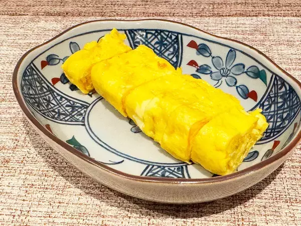 「おかわりないの？」玉子焼きを食べたら、モチっ！　新食感の正体は、ちぎって入れた透明の…？