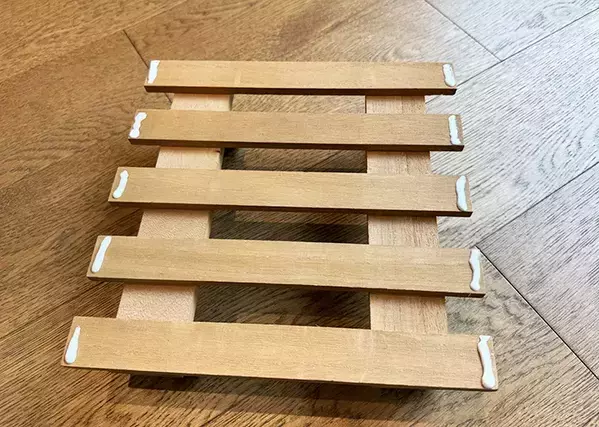 【ボンドで作れます】『ダイソー』のすのこを使って、ハンガー収納ラックができた！