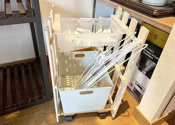 【ボンドで作れます】『ダイソー』のすのこを使って、ハンガー収納ラックができた！