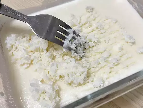 水と一緒に1個まるごとレンチン！　『チーズデザート6P』の冷凍スイーツを試してみた